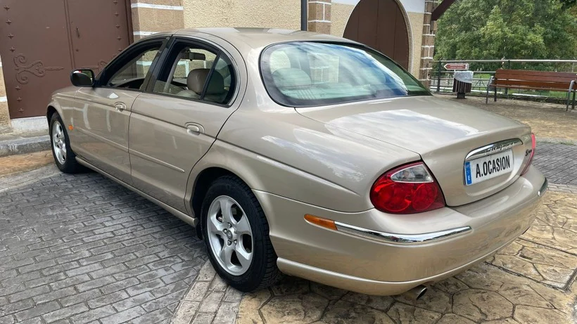 JAGUAR S-Type 4.0 V8 - photo principale