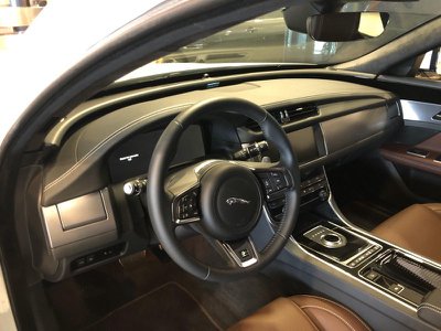 Jaguar XE 2.0 D 180 CV AWD aut. R Dynamic S, Anno 2019, KM 90000 - photo principale
